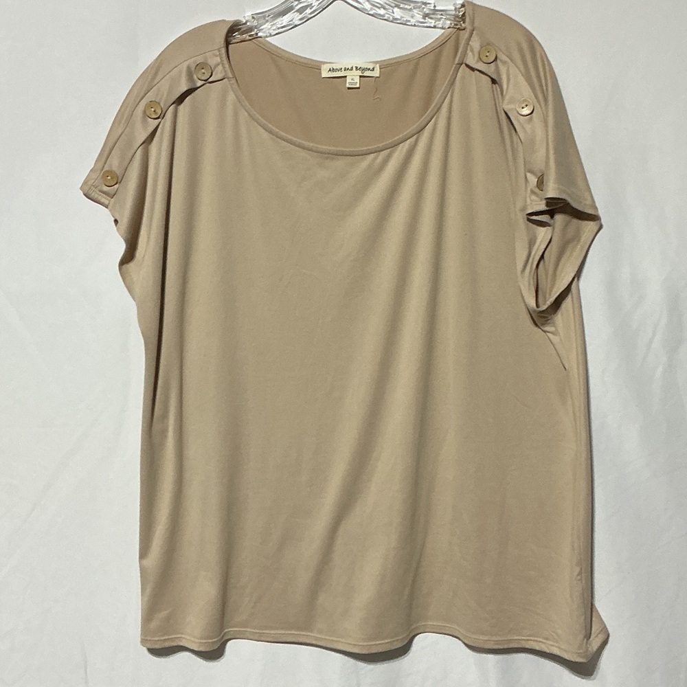 Above & Beyond  Women Short Sleeve Tan Summer Blouse Top Sz XL